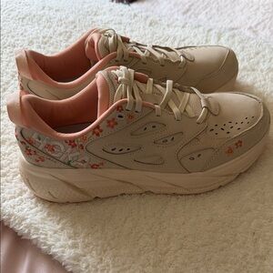 Hoka One One Clifton L Bloom Vanilla Dry Clay Women’s 9.5 NWOB